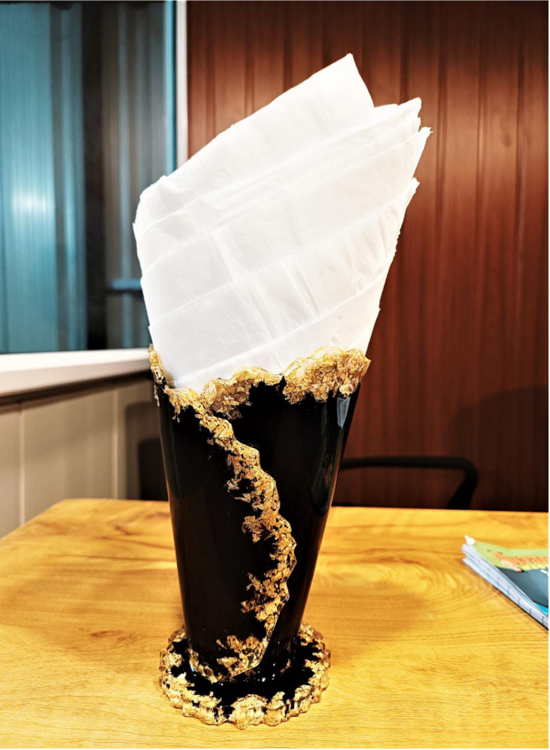TISSUE PAPER HOLDER